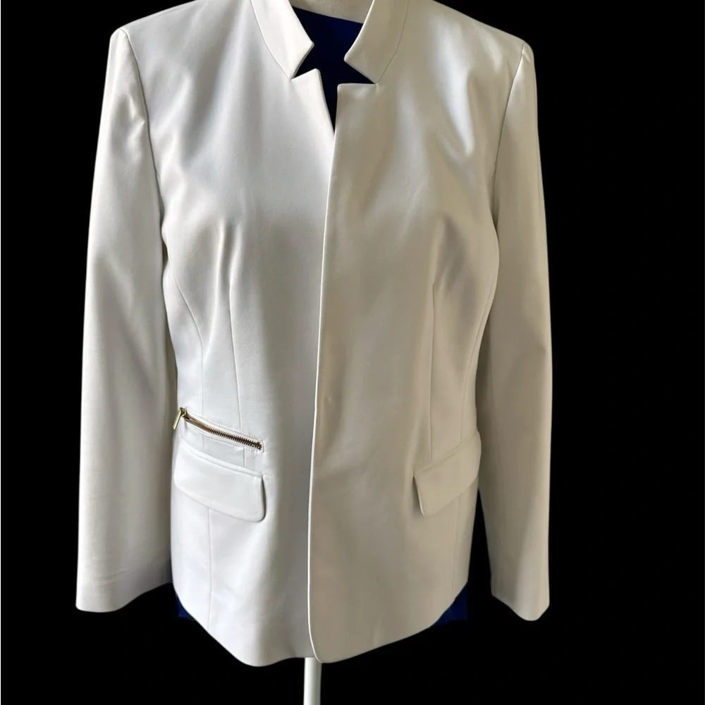 Chico's White Blazer with Structured Shoulders and Classic Lapel size L or 2 - Picture 3 of 7